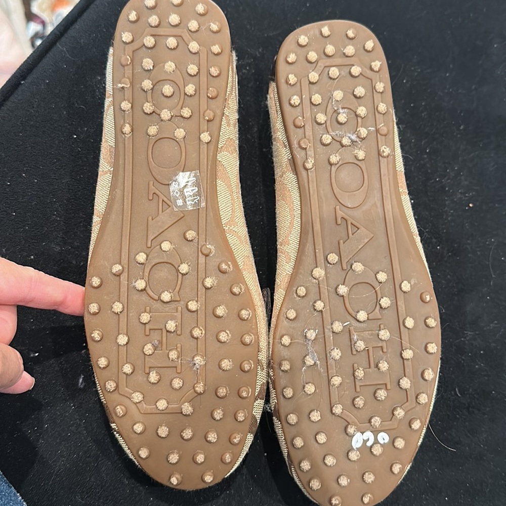 Coach shoes never used - Picture 2 of 3